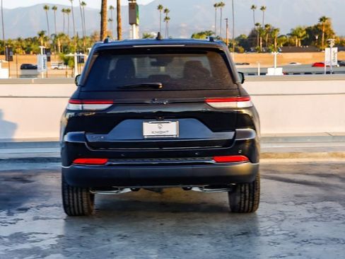 New 2025 Jeep Grand Cherokee Altitude image 35