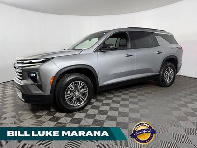 Used 2025 Chevrolet Traverse LT