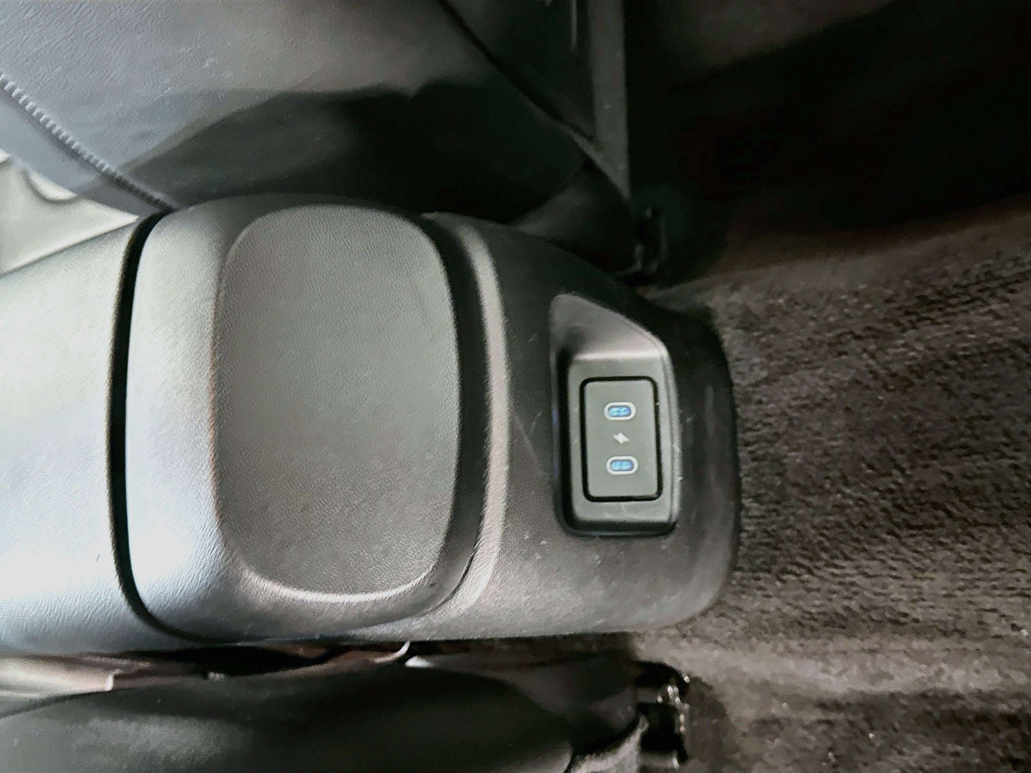 Used 2025 Hyundai Elantra Limited FWD image 28