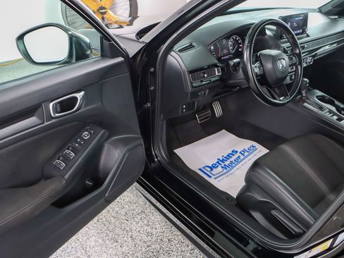 Used 2023 Honda Civic Sport image 3