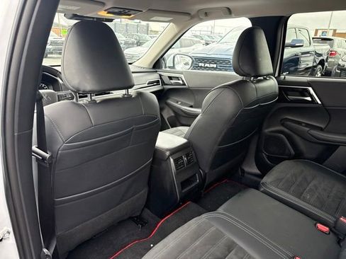 Used 2024 Mitsubishi Outlander SEL AWD/4WD image 26