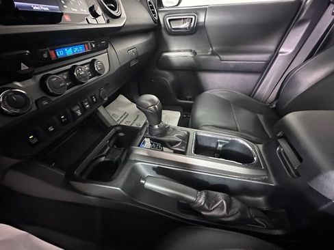Used 2019 Toyota Tacoma TRD Sport AWD/4WD image 27