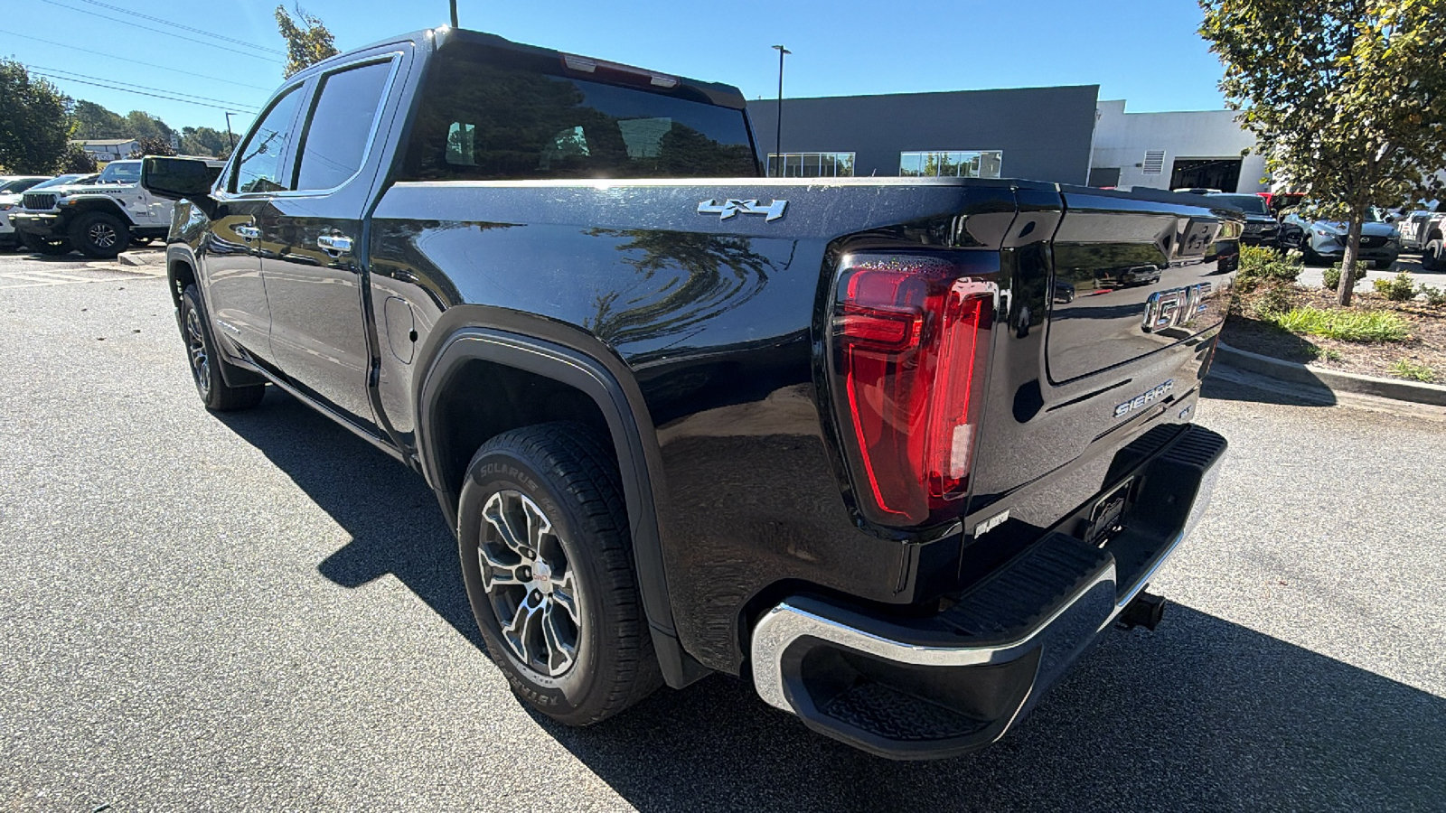 Used 2025 GMC Sierra 1500 SLT AWD/4WD image 10