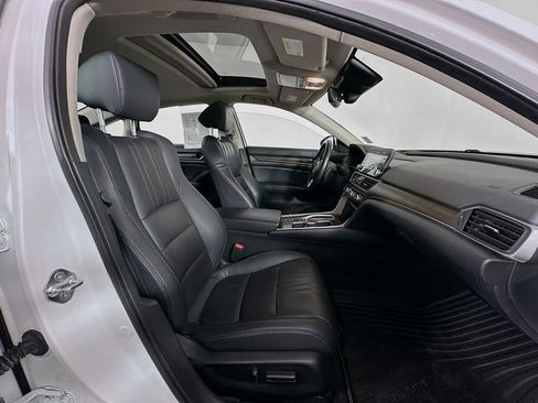 Used 2018 Honda Accord Touring image 30