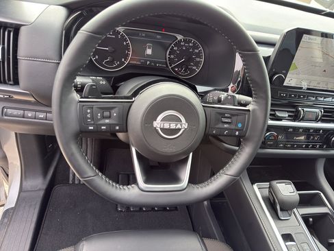 Certified 2025 Nissan Pathfinder SL w/ SL Premium Package image 16