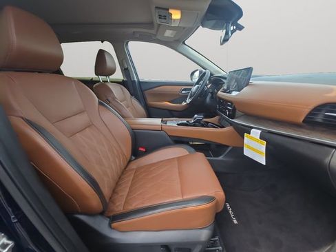 Used 2025 Nissan Rogue Platinum w/ Platinum Premium Package FWD image 15