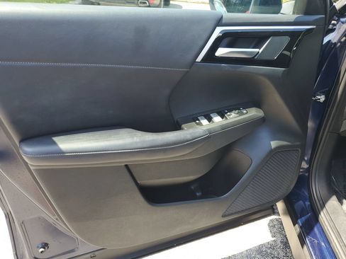 Used 2024 Mitsubishi Outlander FWD image 18
