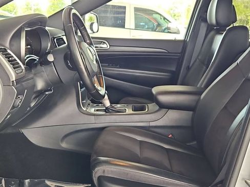 Used 2020 Jeep Grand Cherokee Laredo w/ Laredo X Package RWD image 22