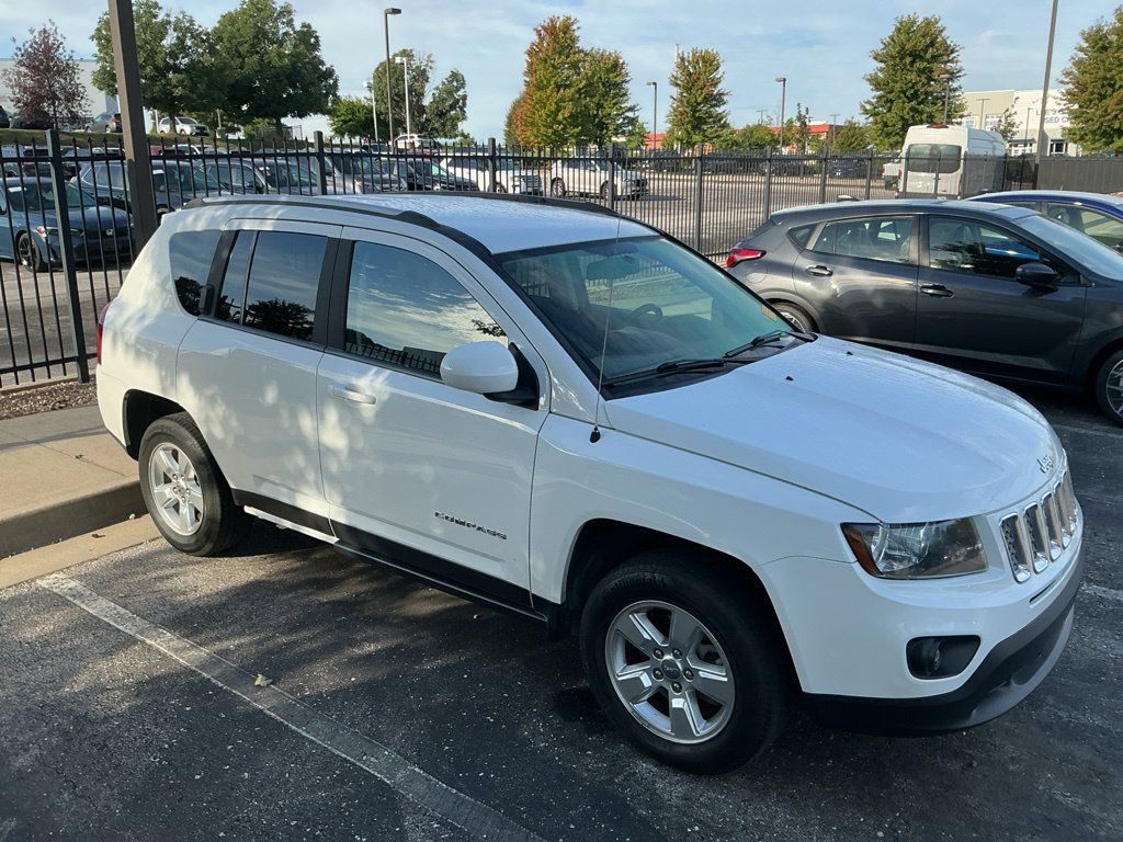 Used 2016 Jeep Compass Latitude FWD image 14