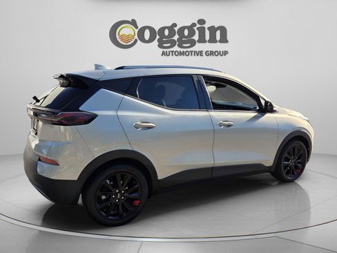 Used 2023 Chevrolet Bolt EUV LT w/ Convenience Package FWD image 5