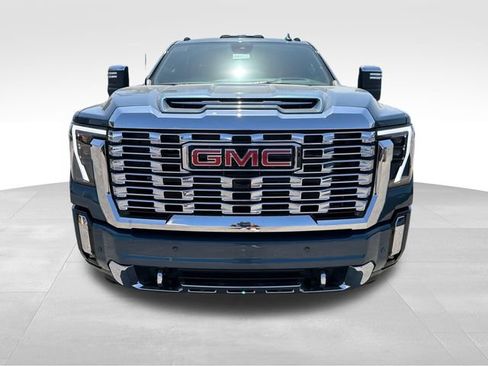 New 2026 GMC Sierra 2500 Denali w/ Denali Reserve Package AWD/4WD image 2