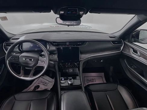 Used 2024 Jeep Grand Cherokee L Limited image 24