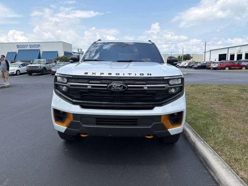 Used 2025 Ford Expedition Tremor AWD/4WD image 3