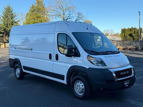Used 2020 RAM ProMaster 2500 w/ Premium Appearance Group image 7