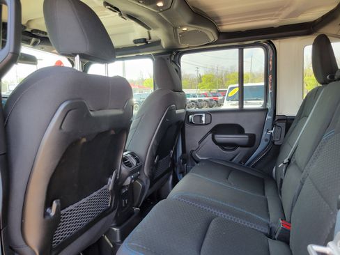 Used 2025 Jeep Wrangler Unlimited Rubicon 4xe w/ Safety Group AWD/4WD image 19