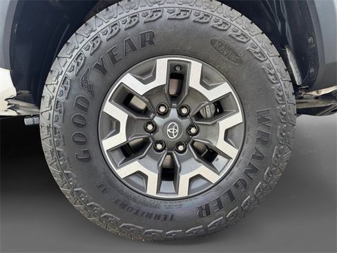 Certified 2021 Toyota Tacoma TRD Off-Road image 12