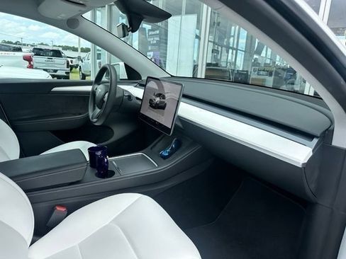 Used 2025 Tesla Model Y Long Range RWD image 26