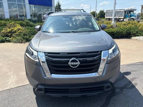 Used 2022 Nissan Pathfinder SV w/ SV Premium Package AWD/4WD image 3