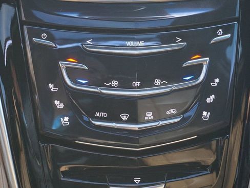 Used 2019 Cadillac Escalade Platinum image 40