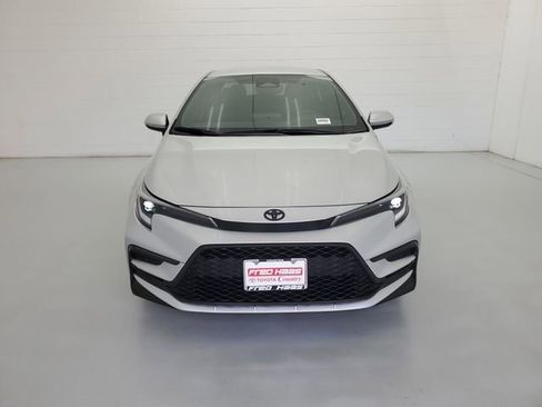 Used 2023 Toyota Corolla SE image 3