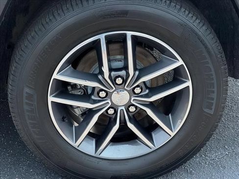 Used 2018 Jeep Grand Cherokee Limited RWD image 16