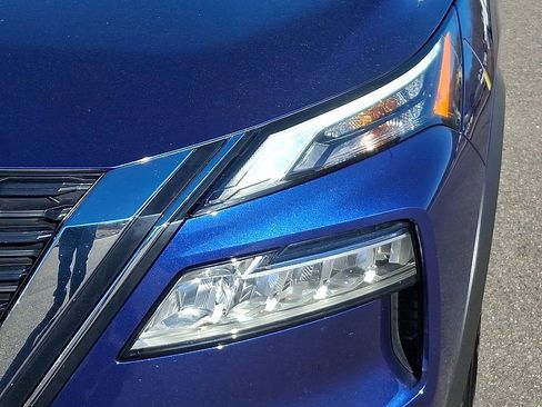 Used 2023 Nissan Rogue SV image 9