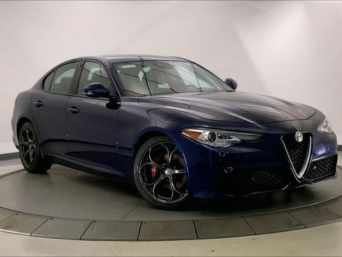 Used 2017 Alfa Romeo Giulia Ti w/ TI 19" Sport Package image 30