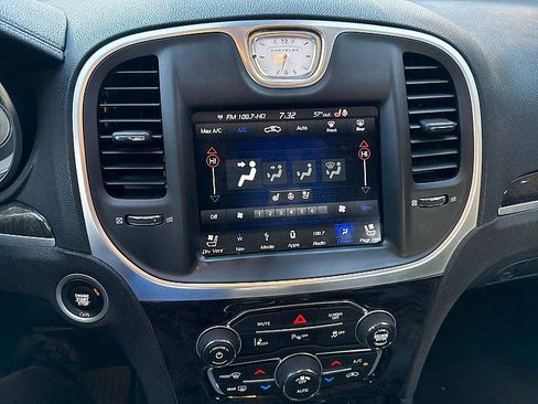 Used 2019 Chrysler 300 Limited w/ Safetytec Plus Group image 11