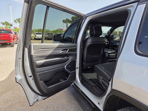 New 2026 Jeep Grand Wagoneer 4WD image 14