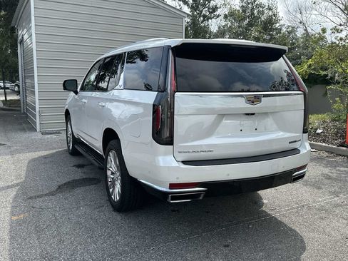Used 2023 Cadillac Escalade Premium Luxury AWD/4WD image 4