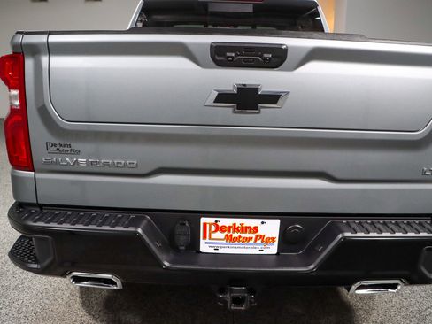 Used 2024 Chevrolet Silverado 1500 LT Trail Boss w/ Convenience Package II AWD/4WD image 8