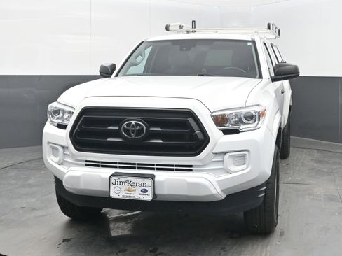 Used 2022 Toyota Tacoma SR image 3