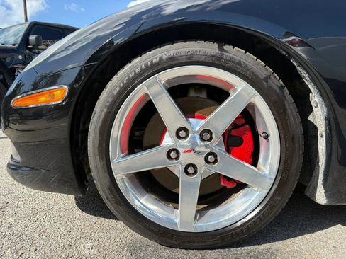 Used 2005 Chevrolet Corvette Coupe w/ Preferred Equipment Group RWD image 37