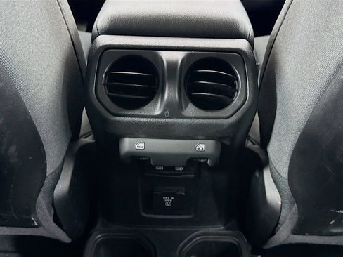 Used 2025 Jeep Wrangler Unlimited Rubicon AWD/4WD image 31