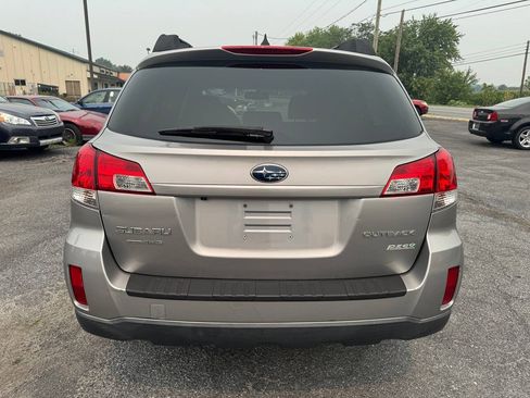 Used 2011 Subaru Outback 2.5i Limited AWD/4WD image 5