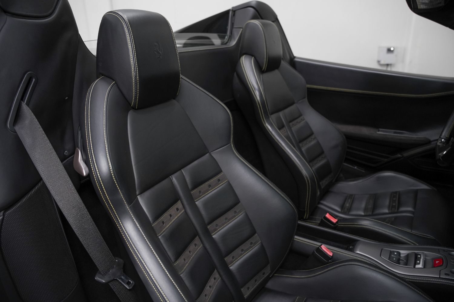 Used 2013 Ferrari 458 Spider RWD image 30