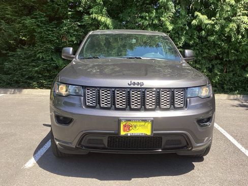 Used 2019 Jeep Grand Cherokee Altitude AWD/4WD image 17