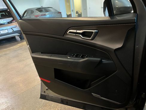 Used 2025 Kia Sportage LX image 18