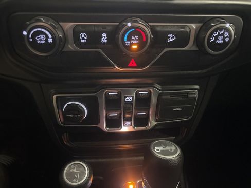 Used 2019 Jeep Wrangler Unlimited Sport S image 22