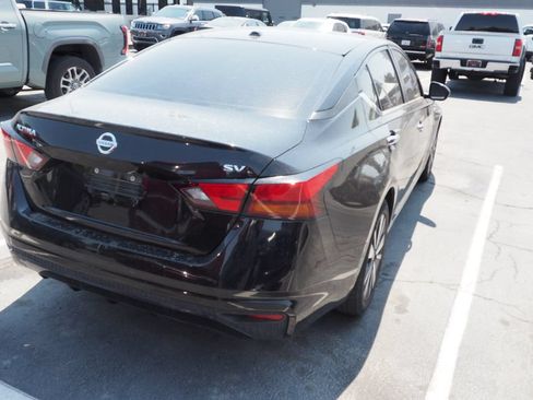 Used 2021 Nissan Altima 2.5 SV FWD image 3