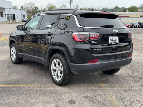 Used 2024 Jeep Compass Latitude AWD/4WD image 5