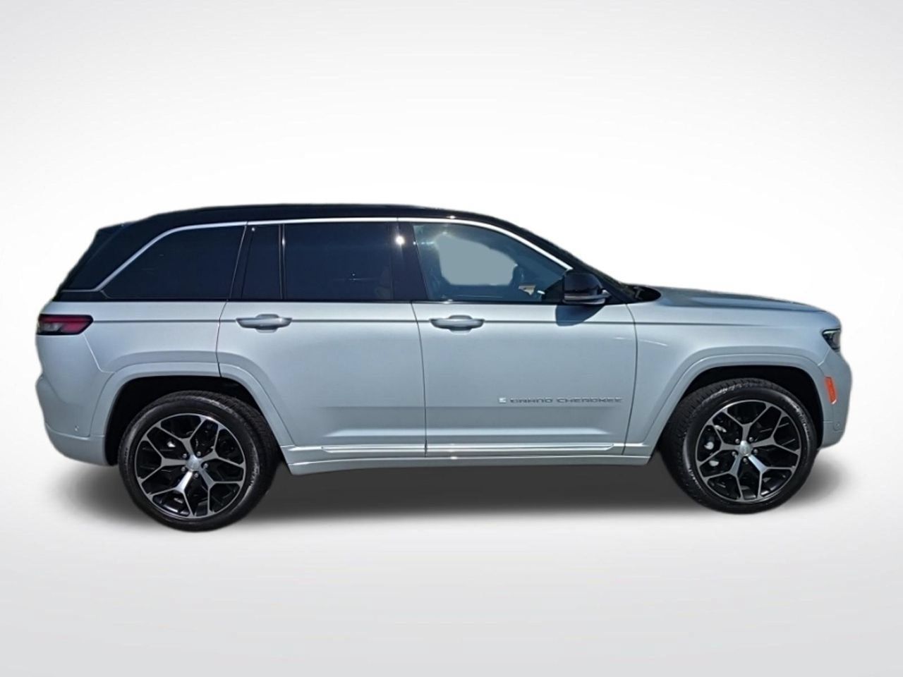 Used 2025 Jeep Grand Cherokee Summit AWD/4WD image 8