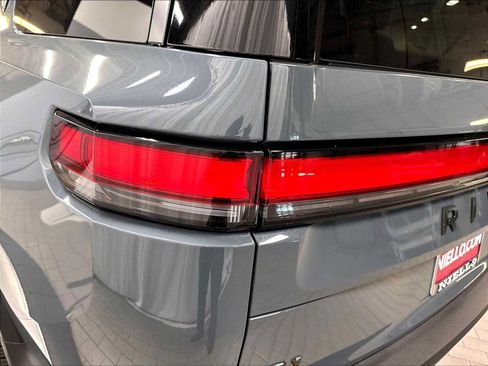 Used 2025 Rivian R1S Premium AWD/4WD image 34