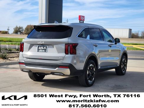 Used 2025 Kia Sorento S AWD/4WD image 3
