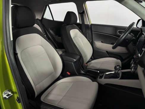 Used 2024 Hyundai Venue SEL image 15