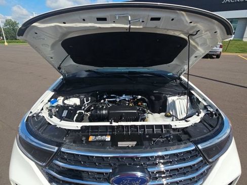 Used 2023 Ford Explorer XLT w/ Equipment Group 202A AWD/4WD image 3