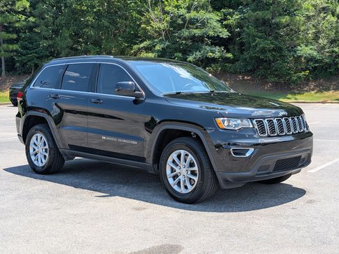 Used 2022 Jeep Grand Cherokee Laredo E AWD/4WD image 11