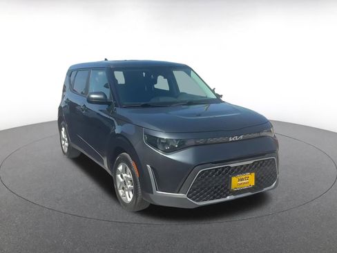 Used 2025 Kia Soul LX w/ LX Technology Package FWD image 3