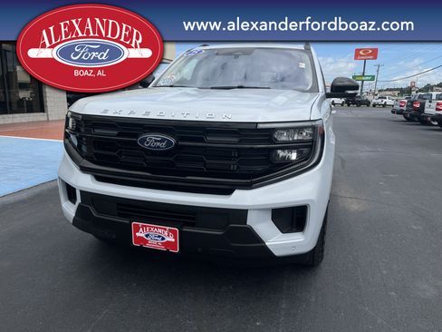 Used 2025 Ford Expedition Active AWD/4WD image 6