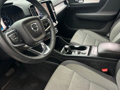 Used 2023 Volvo XC40 B4 Core w/ Convenience Package image 12